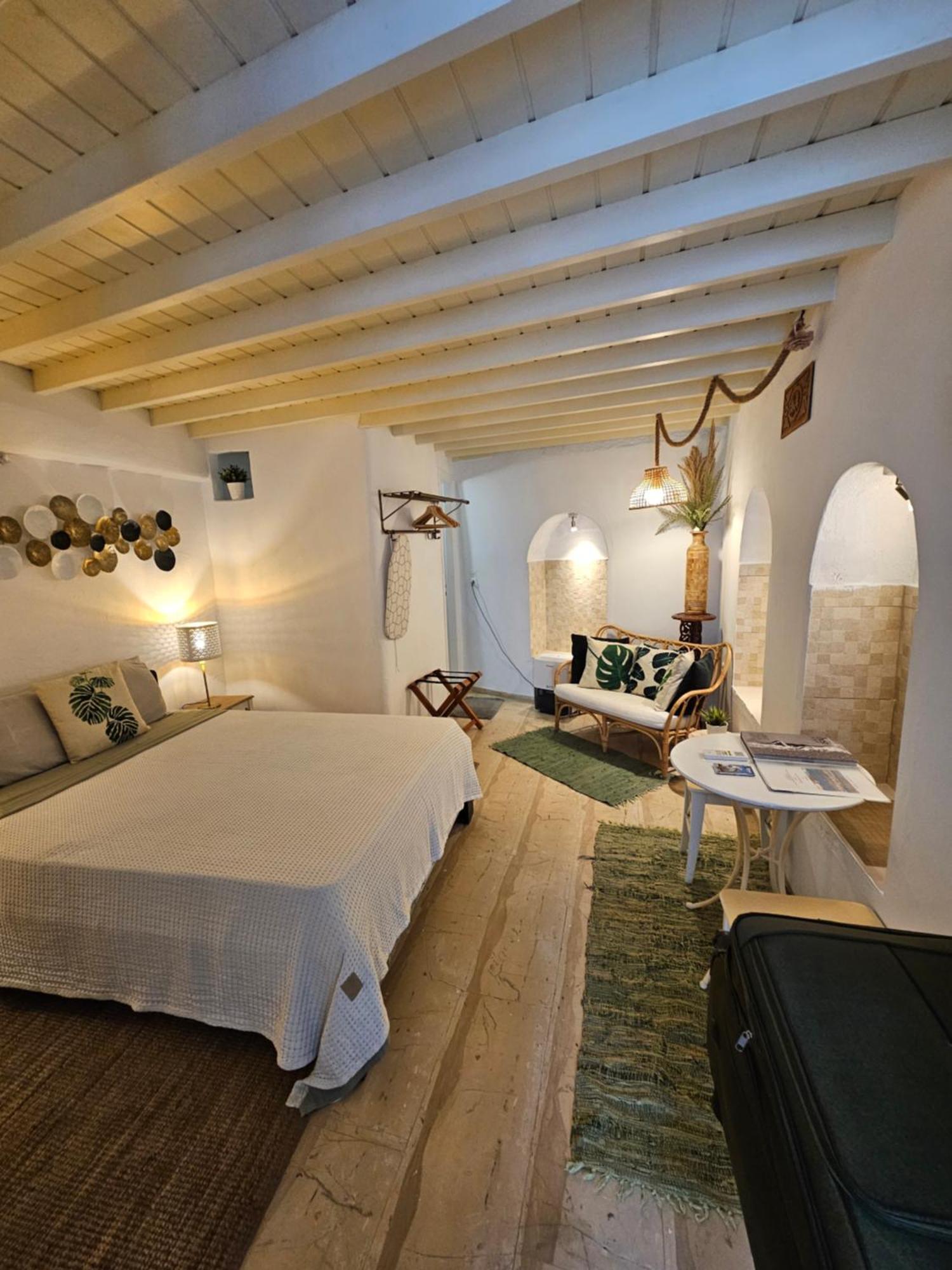 Capparis * Mykonos Town